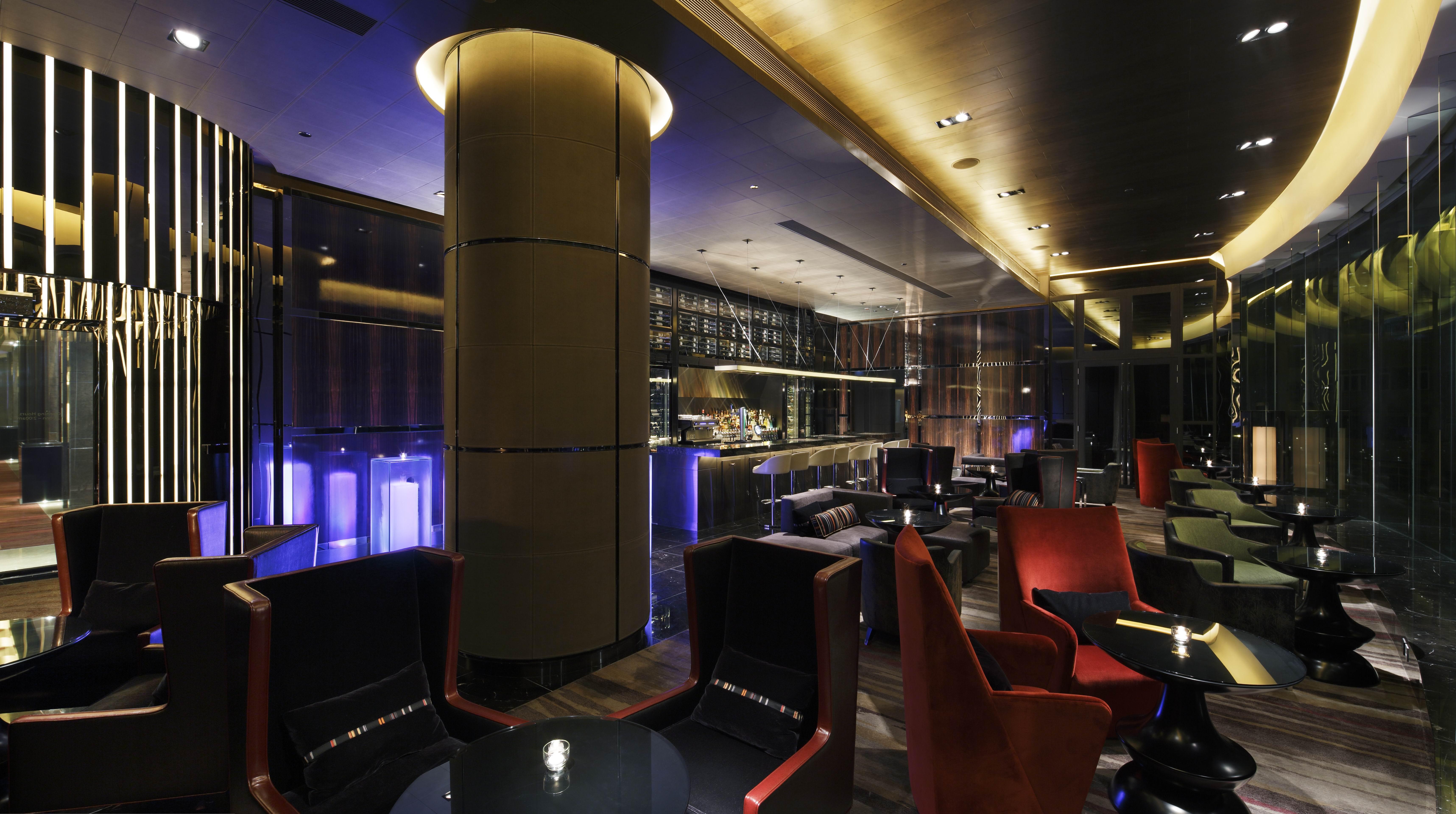 Royal Plaza Hotel Χονγκ Κονγκ Εξωτερικό φωτογραφία The interior of the bar