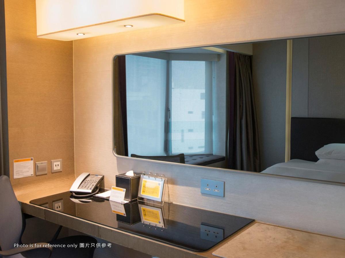 Royal Plaza Hotel Χονγκ Κονγκ Εξωτερικό φωτογραφία A room at the hotel