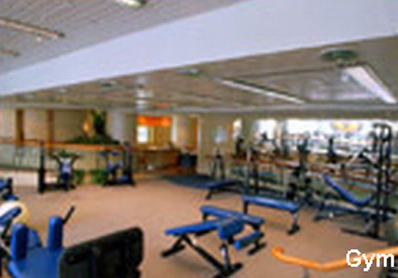 Royal Plaza Hotel Χονγκ Κονγκ Εξωτερικό φωτογραφία The gym at the hotel