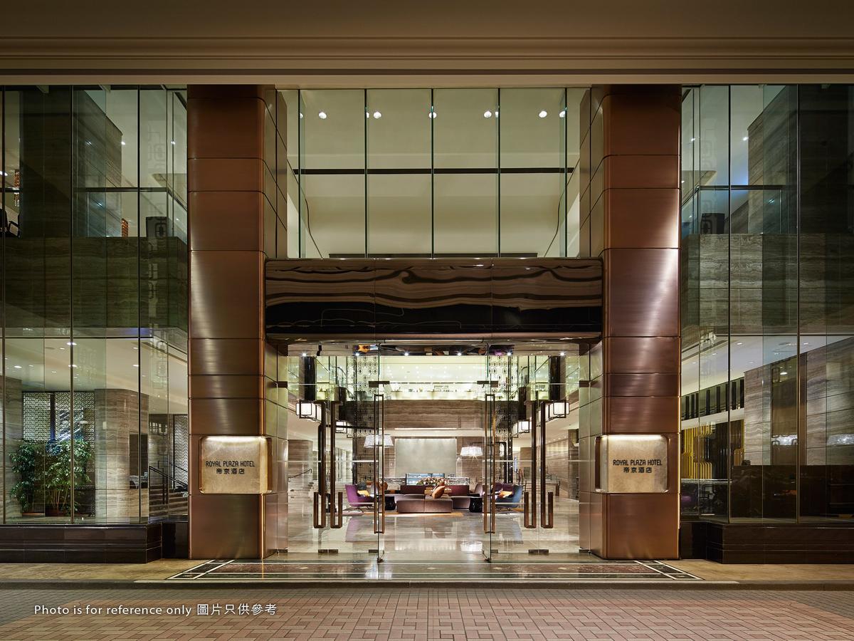 Royal Plaza Hotel Χονγκ Κονγκ Εξωτερικό φωτογραφία The entrance of the hotel